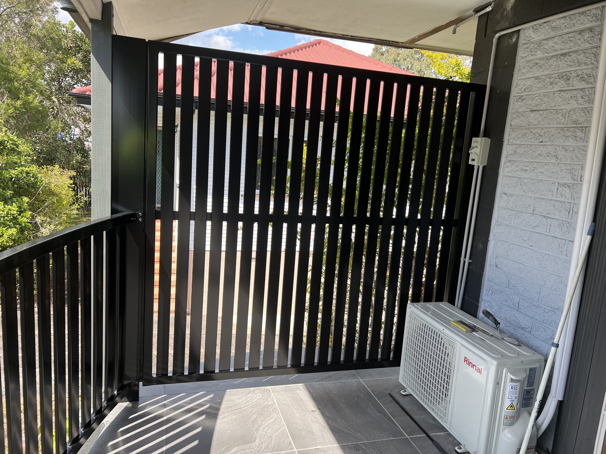 Commercial screen facade